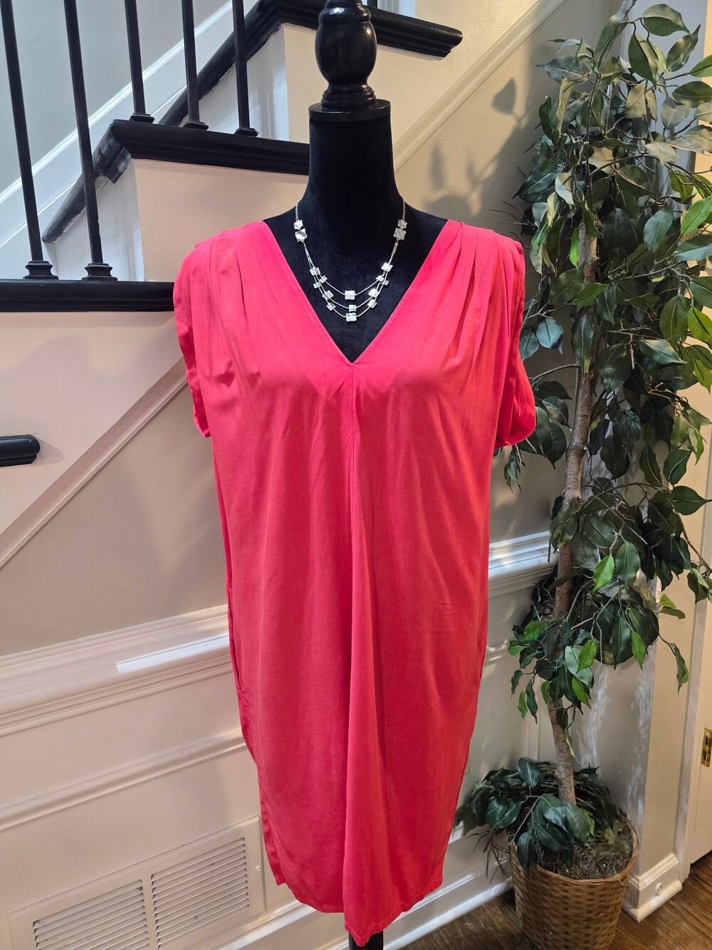The Odell's Shift Dress Women's Small Coral Red Pleated Back V-Neck Pockets
